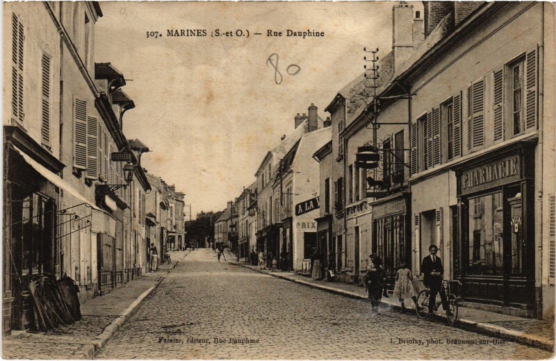 Carte postale ancienne Marines Rue Dauphine à Marines