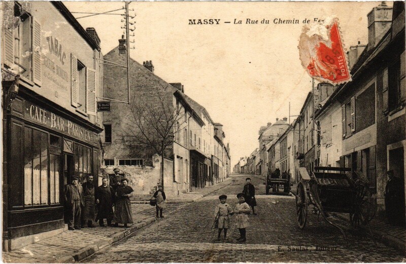 Carte postale ancienne Massy Rue du Chemin de Fer à Massy