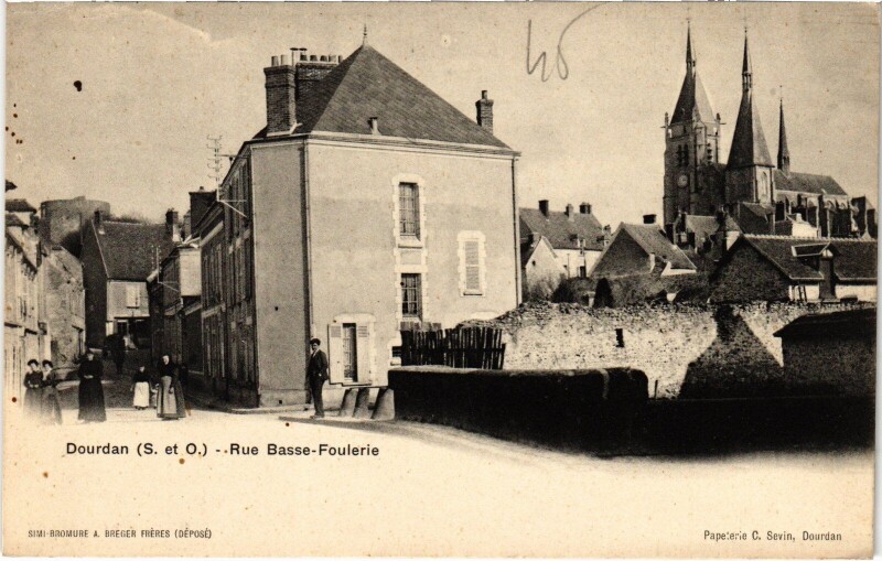 Carte postale ancienne Dourdan Rue Basse-Foulerie à Dourdan