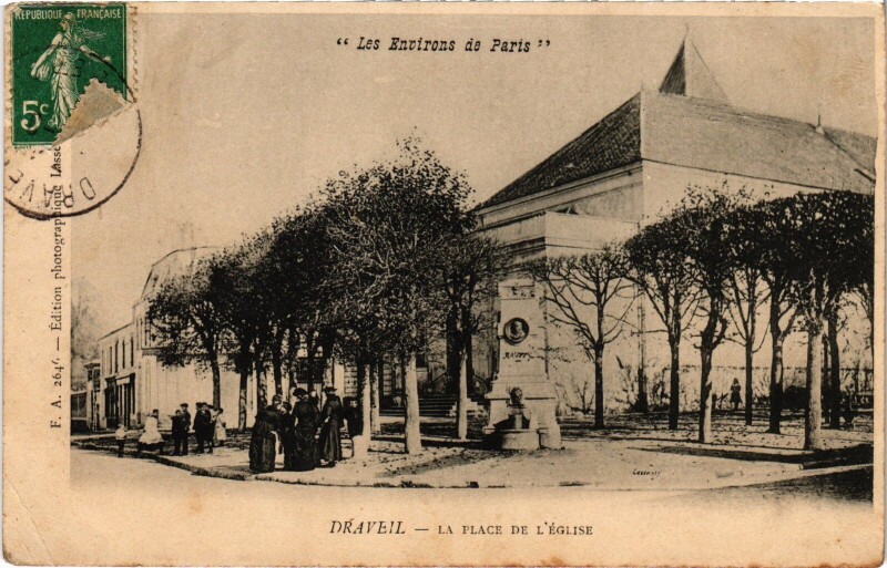 Carte postale ancienne Draveil Place de l'Eglise à Draveil