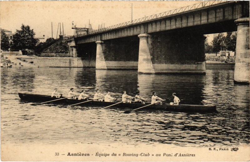 Carte postale ancienne Asnieres Equipe du Rowing-Club Pont d'Asnieres