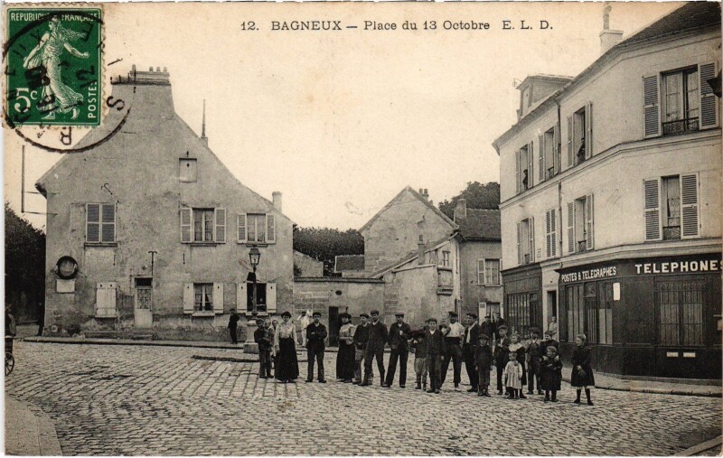 Carte postale ancienne Bagneux Place du 13 Octobre à Bagneux
