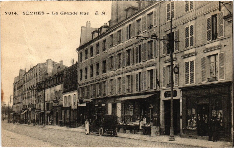 Carte postale ancienne Sevres Grande Rue