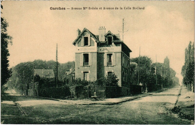 Carte postale ancienne Garches Avenue Mel Brézin Avenue de la Celle Saint-Cloud à Garches