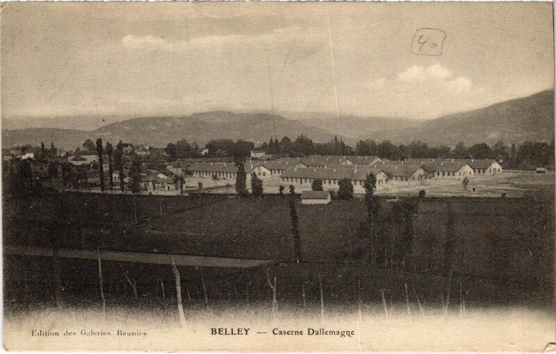 Carte postale ancienne Belley Caserne Dallemagne à Belley