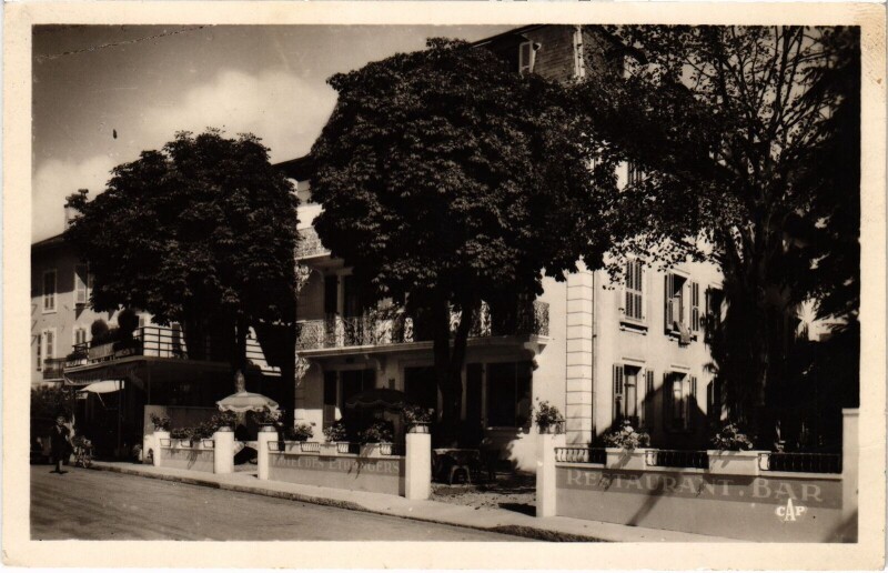 Carte postale ancienne Divonne Hotel des Etrangers