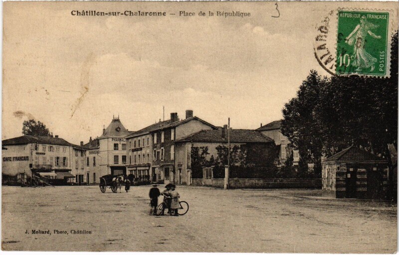 Carte postale ancienne Chatillon s Chalaronne Place de la Republique
