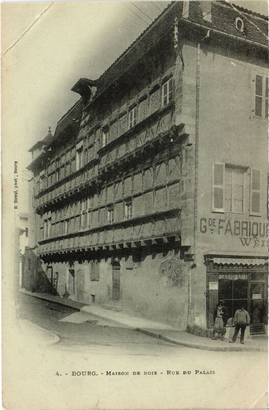 Carte postale ancienne Bourg en Bresse Maison de bois Rue du Palais à Bourg-en-Bresse