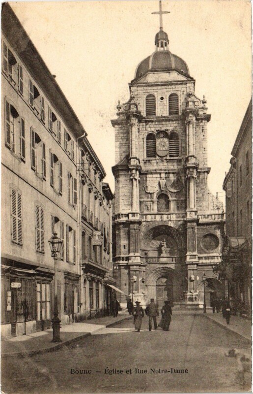 Carte postale ancienne Bourg en Bresse Eglise et Rue Notre Dame à Bourg-en-Bresse