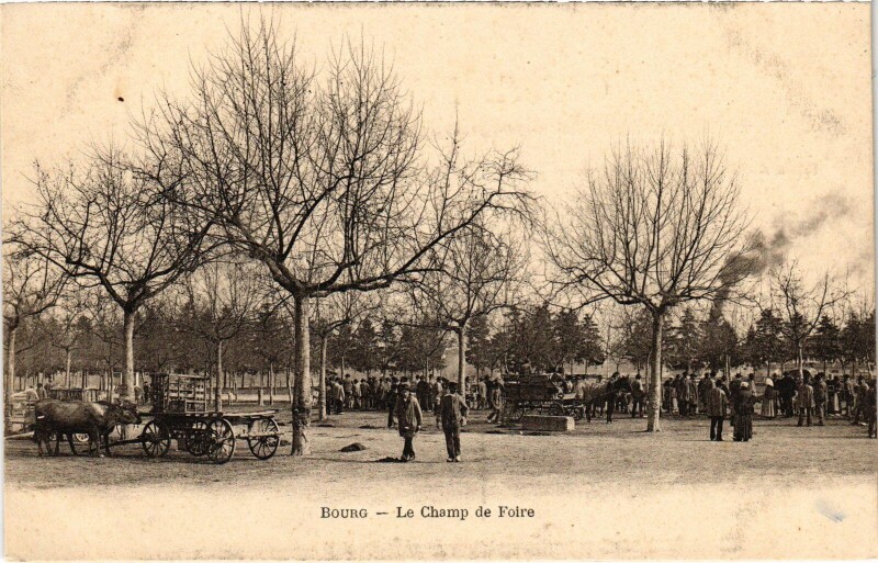 Carte postale ancienne Bourg en Bresse Le Champ de Foire à Bourg-en-Bresse
