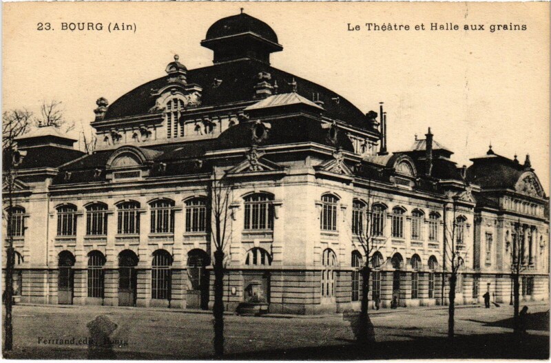 Carte postale ancienne Bourg en Bresse Le Theatre et Halle aux grains à Bourg-en-Bresse