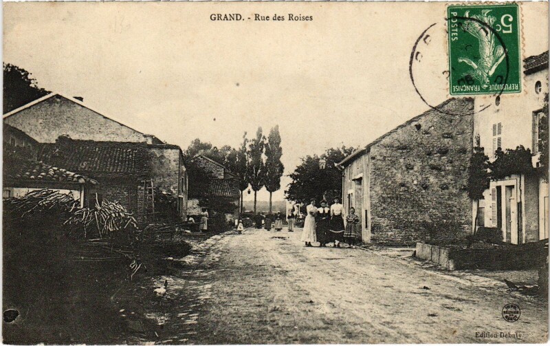 Carte postale ancienne Grand Rue des Roises à Grand