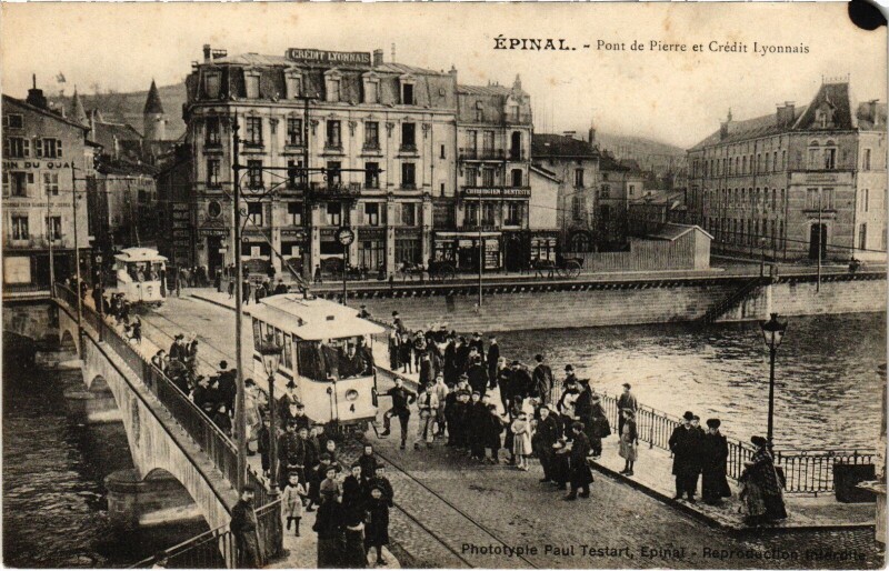 Carte postale ancienne Tramway Epinal Pont de Pierre Crédit Lyonnais