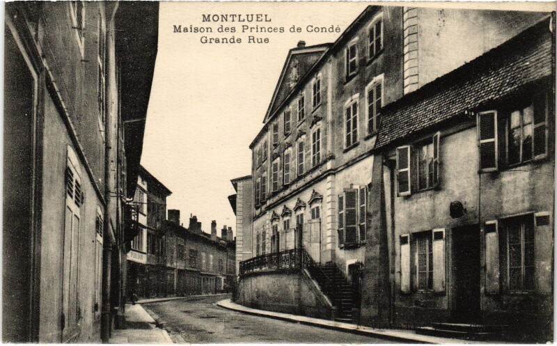Carte postale ancienne Montluel Maison des Princes de Conde Grande Rue à Montluel