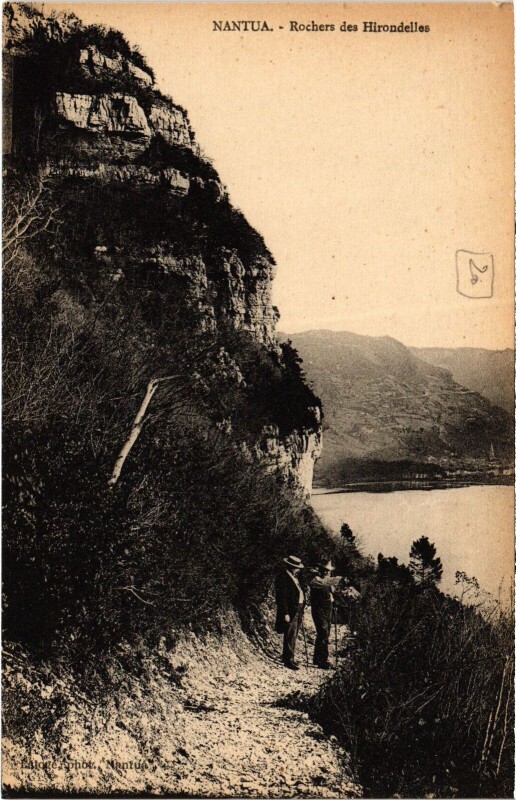 Carte postale ancienne Nantua Rochers des Hirondelles à Nantua