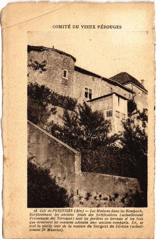 Carte postale ancienne Perouges Maisons dans les Remparts
