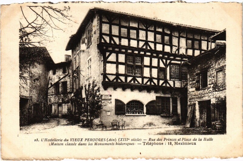Carte postale ancienne Perouges Rue des Princes et Place de la Halle