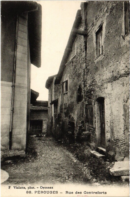 Carte postale ancienne Perouges Rue des Contreforts