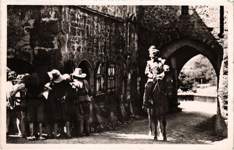 Carte postale ancienne Perouges extrait du film Les trois mousquetaires