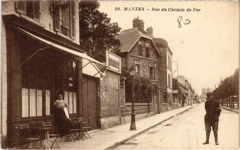 Carte postale ancienne Mantes Rue du Chemin de Fer