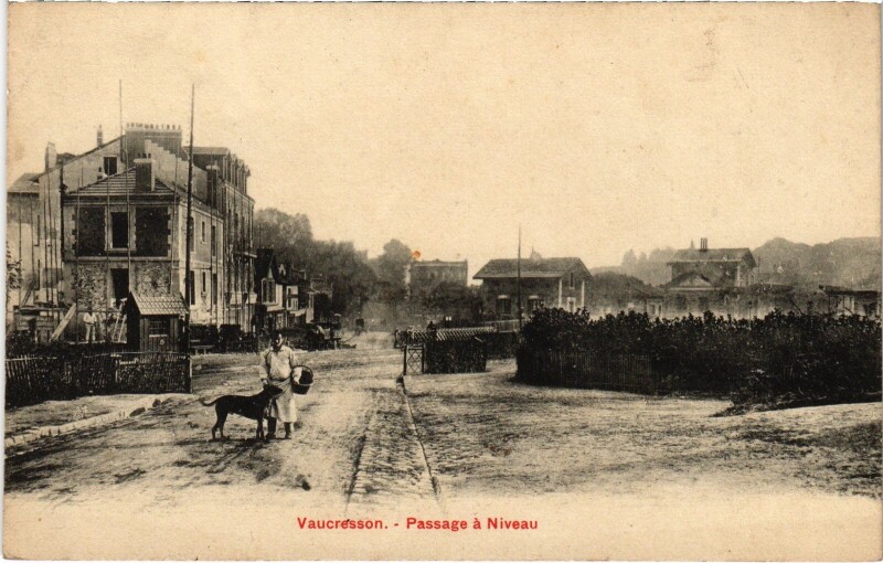 Carte postale ancienne Vaucresson Passage a niveau à Vaucresson