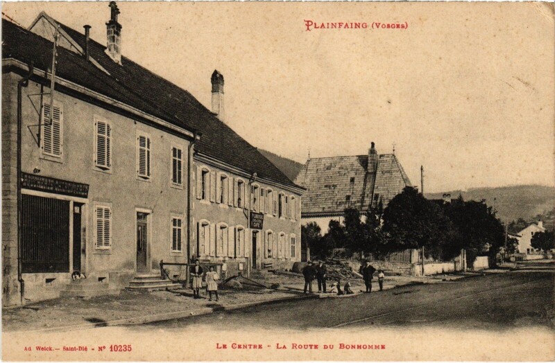 Carte postale ancienne Plainfaing Le Centre Route du Bonhomme à Plainfaing