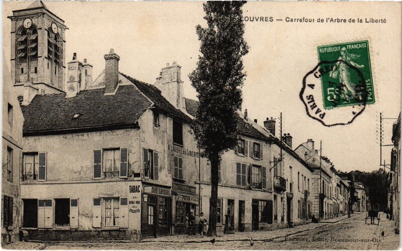 Carte postale ancienne Louvres Carrefour de l'Arbre de la Liberté à Louvres