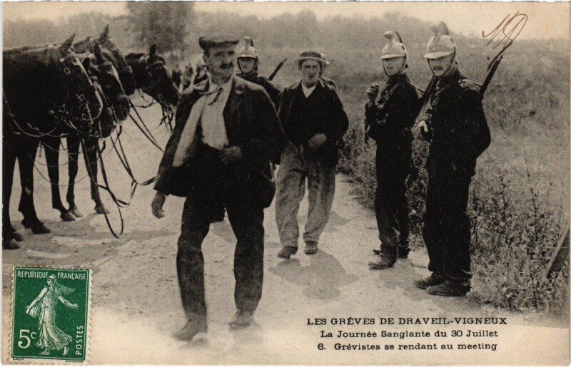 Carte postale ancienne Les Greves de Draveil Vigneux-sur-Seine Journée Sanglante à Draveil