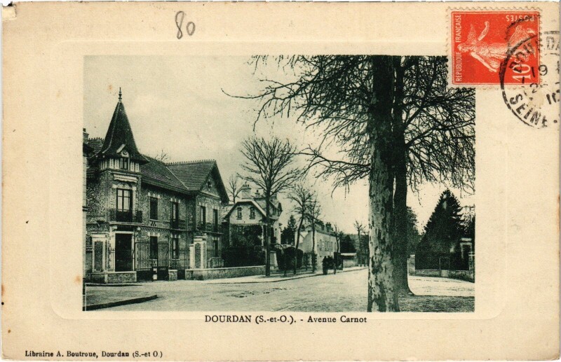Carte postale ancienne Dourdan Avenue Carnot à Dourdan