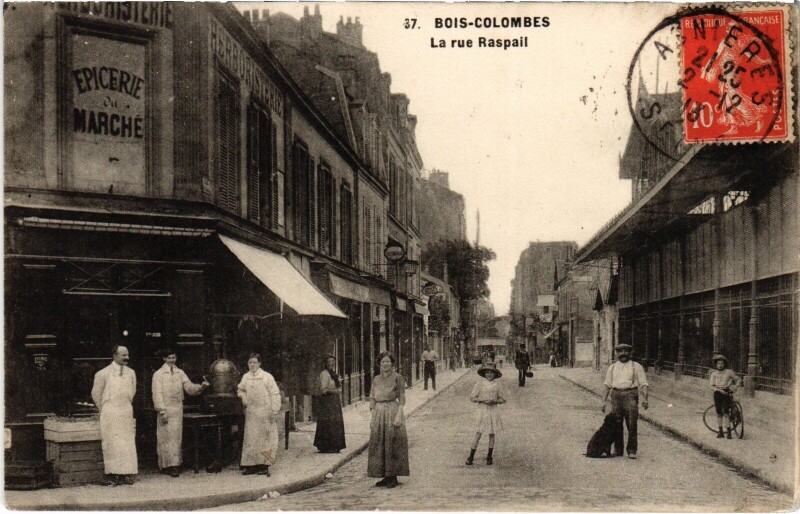 Carte postale ancienne Bois-Colombes Rue Raspail à Bois-Colombes