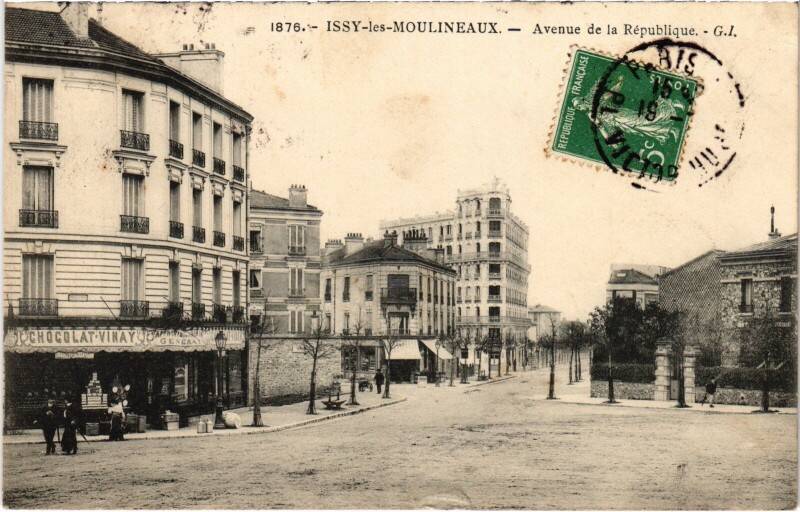 Carte postale ancienne Issy-les-Moulineaux Avenue de la République à Issy-les-Moulineaux
