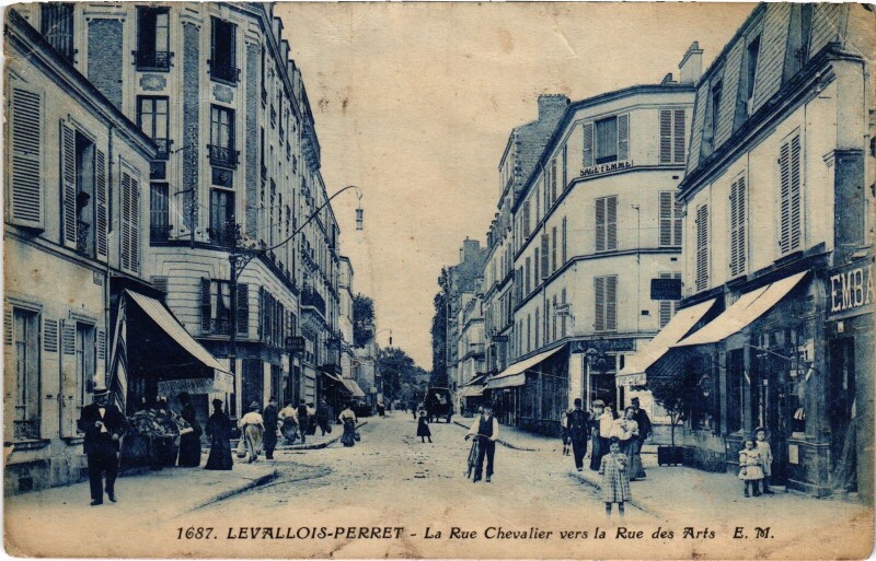 Carte postale ancienne Levallois-Perret Rue Chevalier ver la Rue des Arts à Levallois-Perret