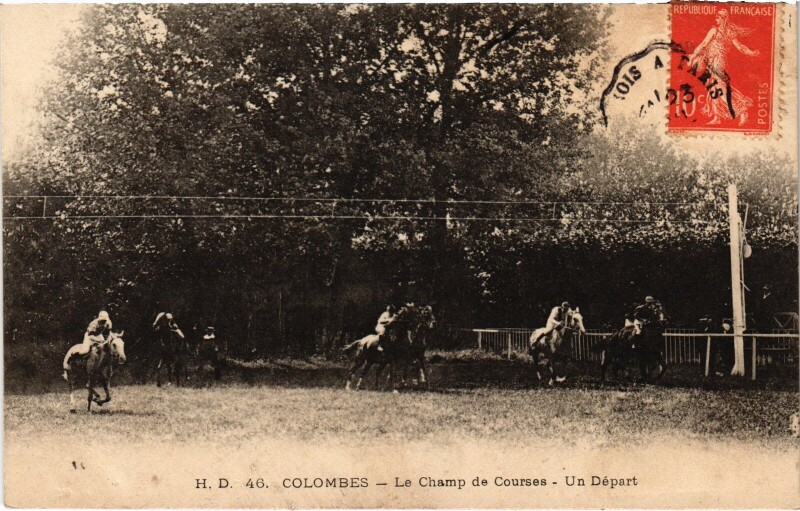 Carte postale ancienne Colombes Champ de Courses un Départ à Colombes