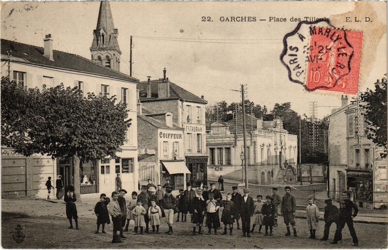 Carte postale ancienne Garches place des Tilleuls à Garches