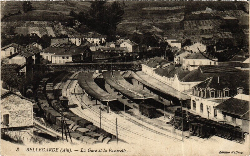 Carte postale ancienne Bellegarde La Gare et la Passerelle
