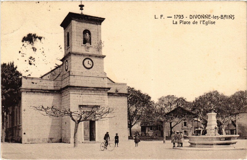 Carte postale ancienne Divonne Place de l'Eglise