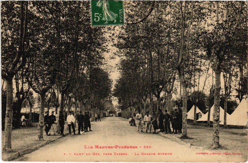 Carte postale ancienne Hautes-Pyrénées Camp de Ger La Grande Avenue