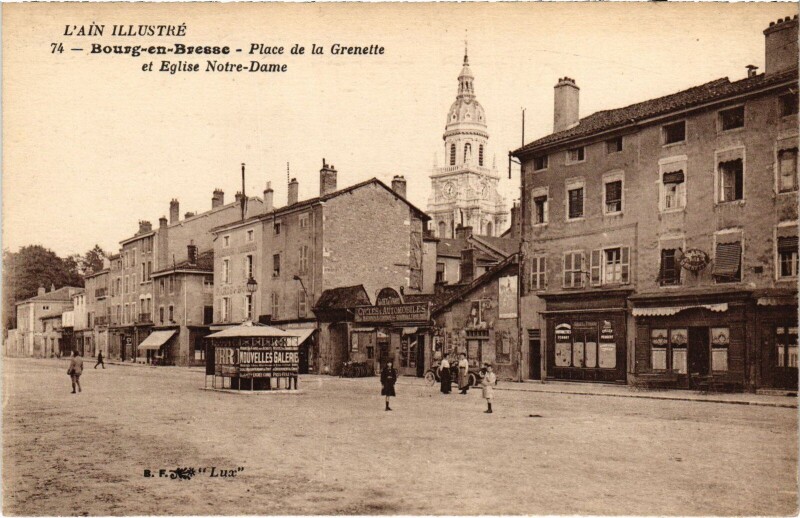 Carte postale ancienne Bourg en Bresse Place de la Grenette Eglise Notre Dame à Bourg-en-Bresse