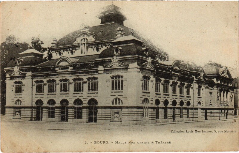 Carte postale ancienne Bourg en Bresse Halle aux Grains et Theatre à Bourg-en-Bresse