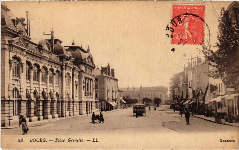 Carte postale ancienne Bourg en Bresse Place Grenette à Bourg-en-Bresse