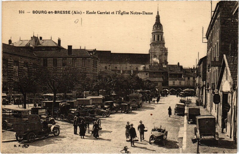 Carte postale ancienne Bourg en Bresse Ecole Carriat et Eglise Notre Dame à Bourg-en-Bresse