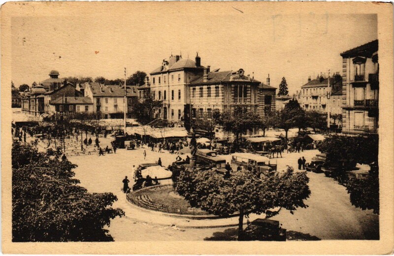 Carte postale ancienne Bourg en Bresse Place Carriat à Bourg-en-Bresse
