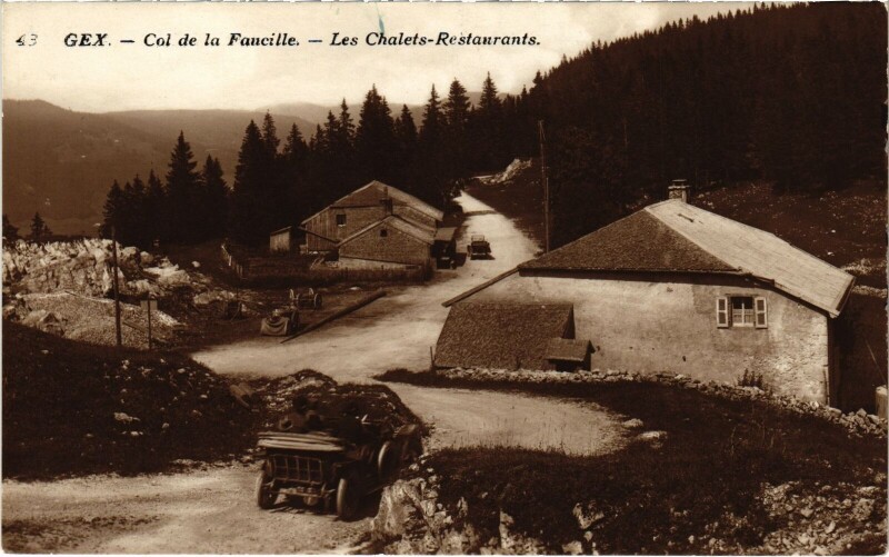 Carte postale ancienne Gex Les Chalets Restaurants