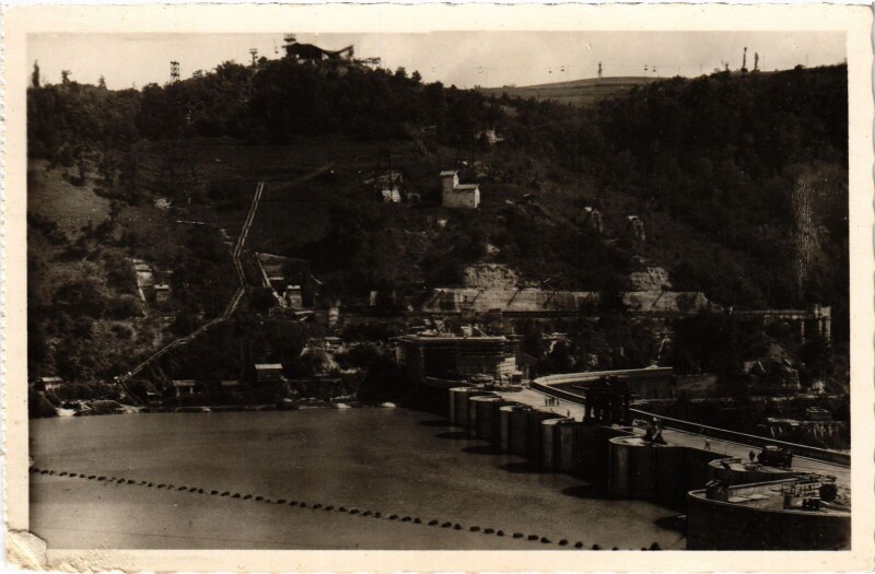Carte postale ancienne Genissiat Barrage et route