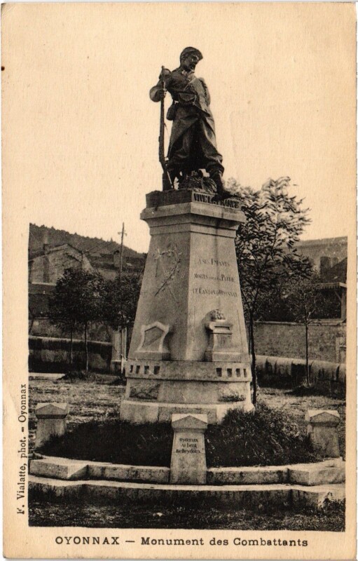 Carte postale ancienne Oyonnax Monument des Combattants à Oyonnax