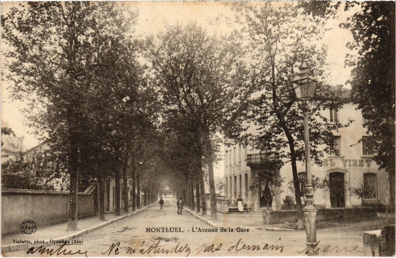 Carte postale ancienne Montluel Avenue de la Gare à Montluel