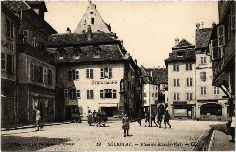 Carte postale ancienne Sélestat Place du Marché Vert à Sélestat