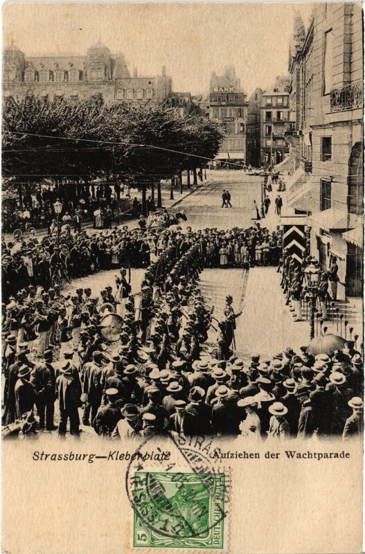 Carte postale ancienne Strasbourg Kleberplatz Aufziehen des Wachtparade à Strasbourg