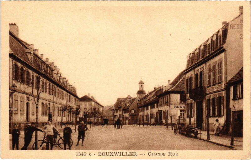 Carte postale ancienne Bouxwiller Grande Rue à Bouxwiller