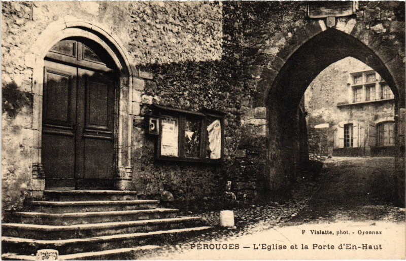 Carte postale ancienne Perouges Eglise et la Porte d'En Haut